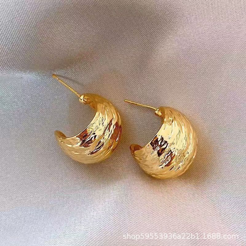 Heart-Shaped Earrings for Women – Trendy Niche Style 2025 – Hidden Picks Online
