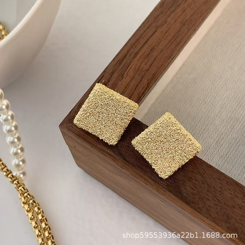 Heart-Shaped Earrings for Women – Trendy Niche Style 2025 – Hidden Picks Online