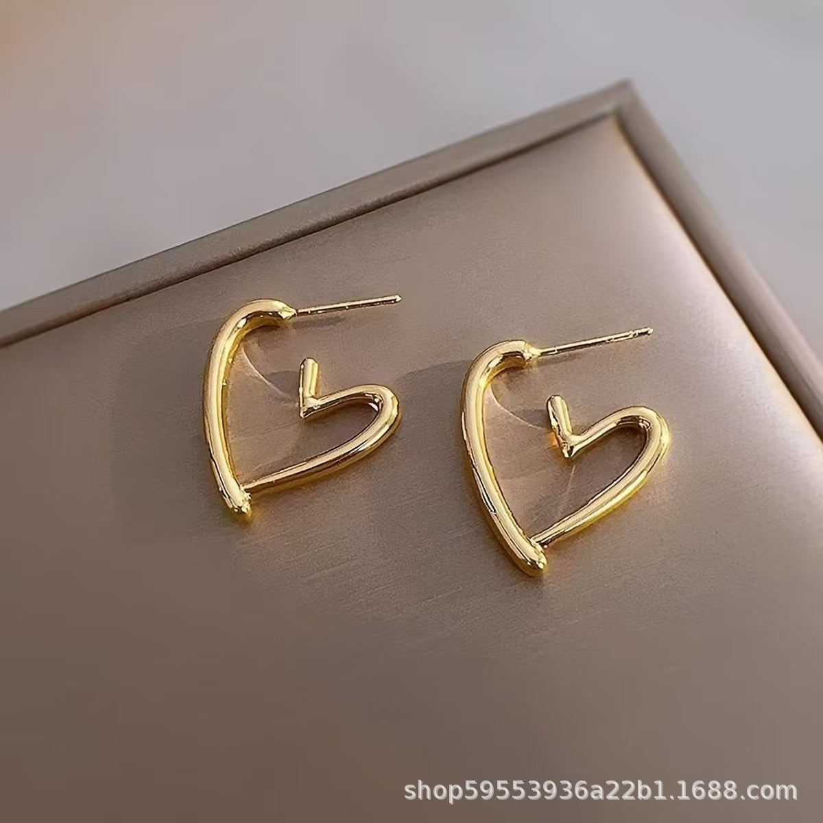 Heart-Shaped Earrings for Women – Trendy Niche Style 2025 – Hidden Picks Online